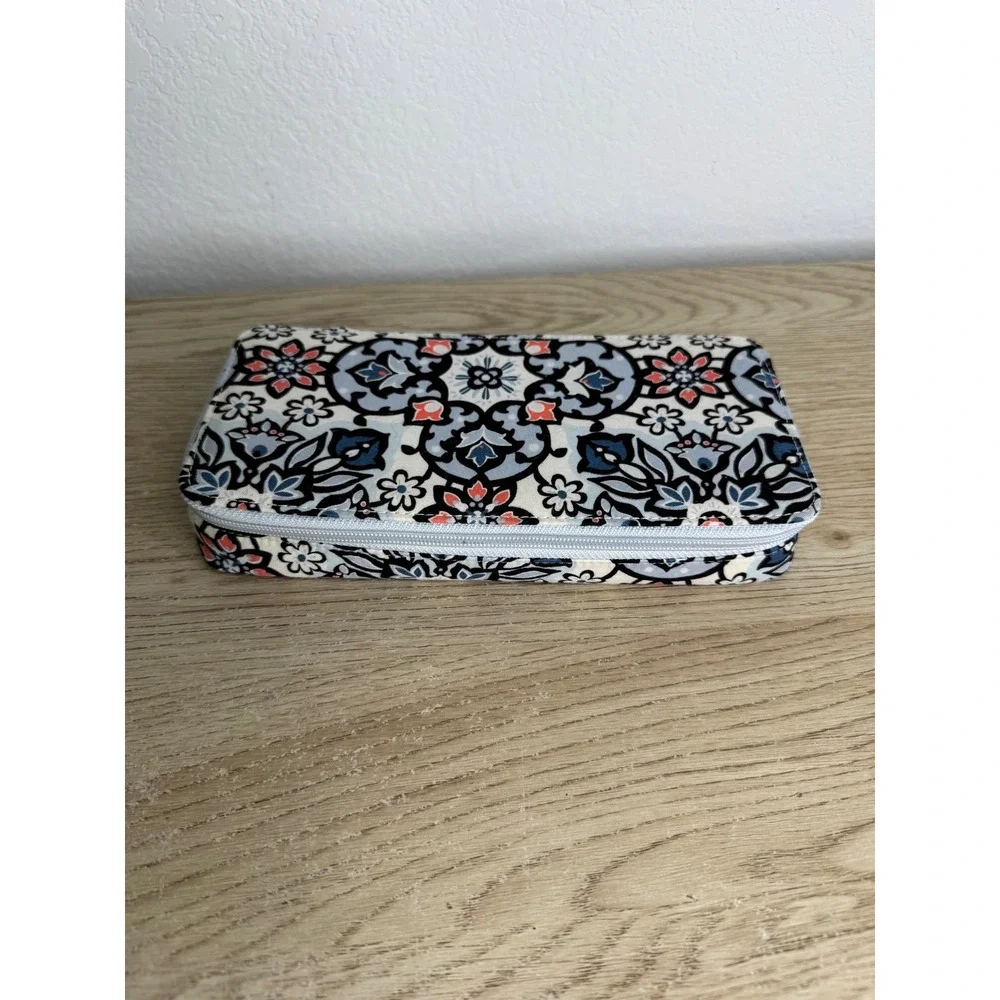 Vera Bradley Blue Floral Medallion Zippered Accessory Pouch Case 24836-V76